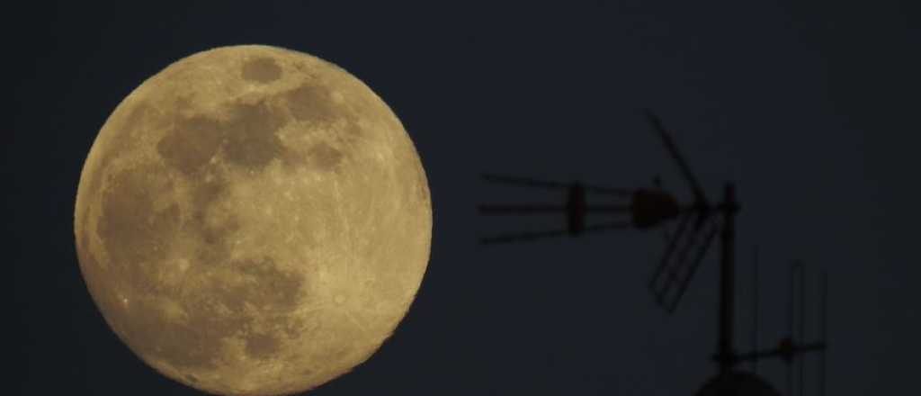 Im&aacute;genes impactantes: as&iacute; se vive la &uacute;ltima superluna del 2020