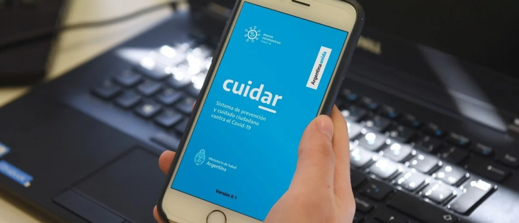 Dicen que la aplicación CuidAR permite al Gobierno geolocalizar a la gente