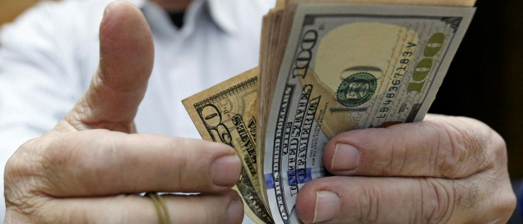 Nuevo cepo para las empresas que quieran comprar dólares