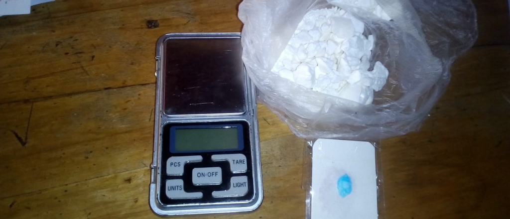 Amenaz&oacute; a su ex, bale&oacute; su casa y lo atraparon con cargadores y droga