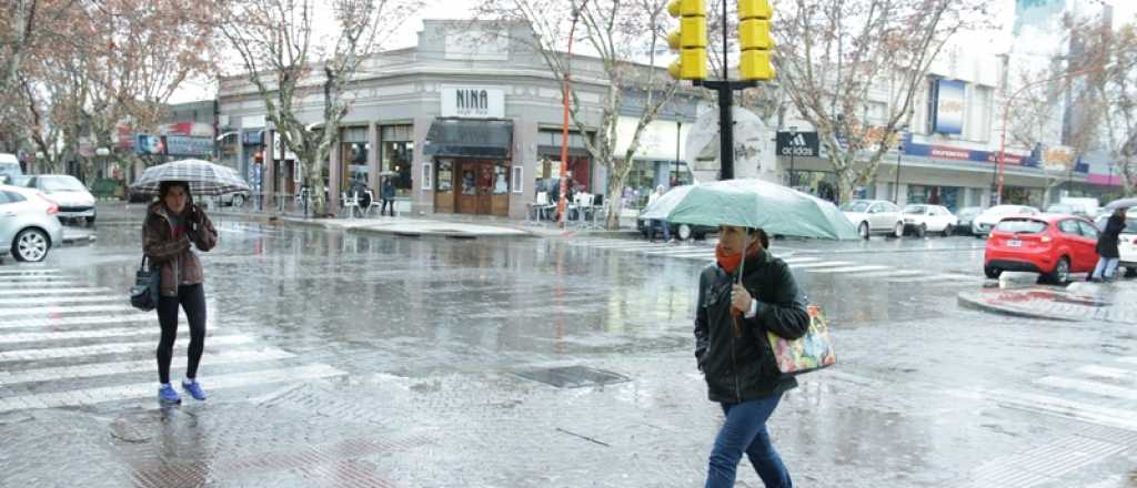 Alerta en Mendoza por lluvias intensas en el Sur y nevadas en Cordillera