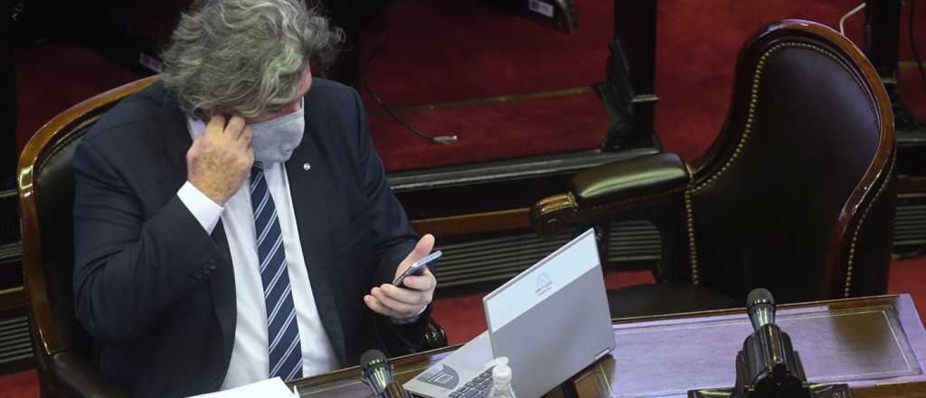 Ram&oacute;n se aisl&oacute;, se hizo un hisopado y pidi&oacute; testear a todos los diputados