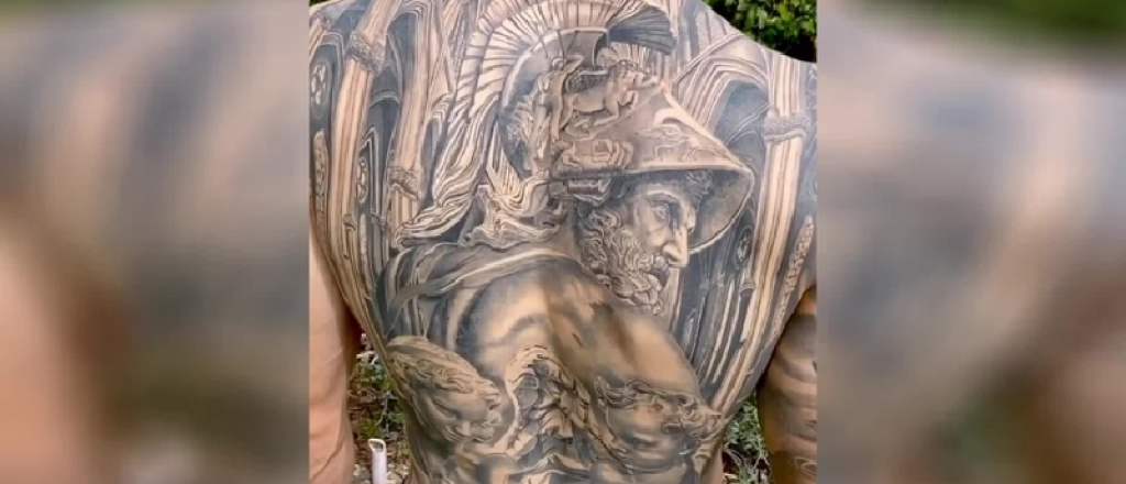 Fracasó en Barcelona y ahora se hizo este impresionante tatuaje