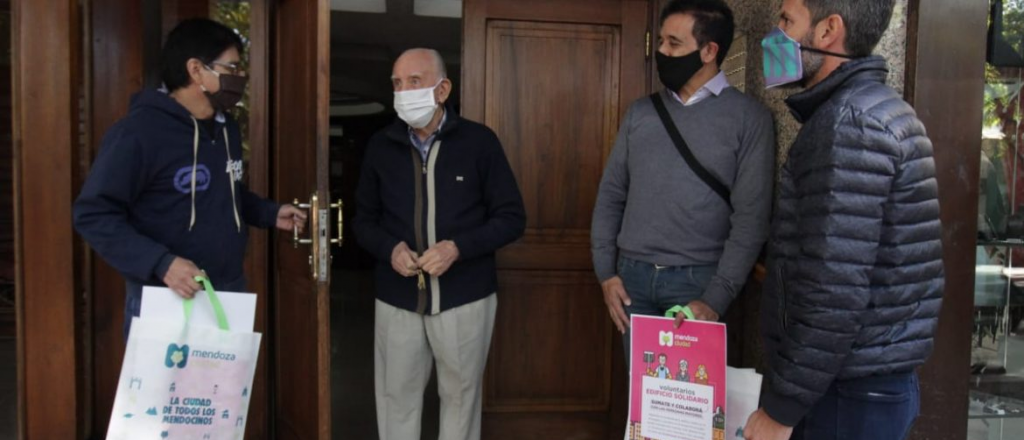 Más mendocinos se suman a ayudar a los mayores con las compras