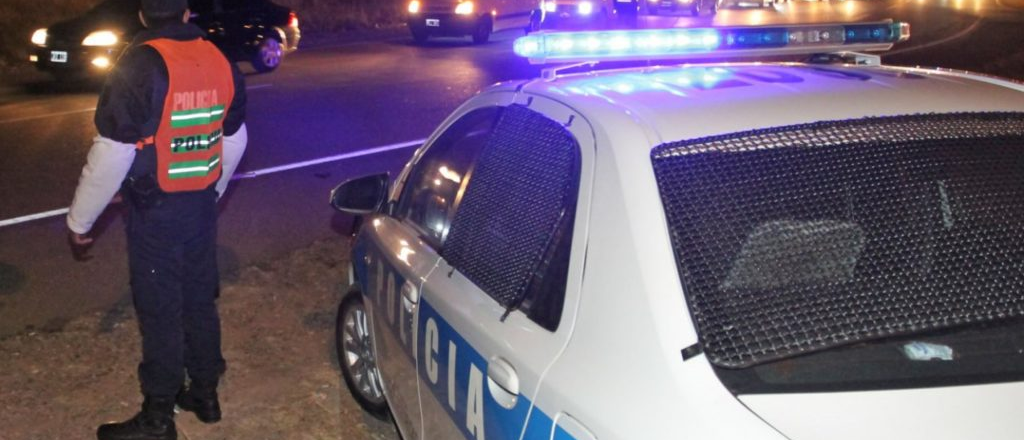 Detuvieron a una mujer que manejaba ebria y en contramano por el Acceso Este