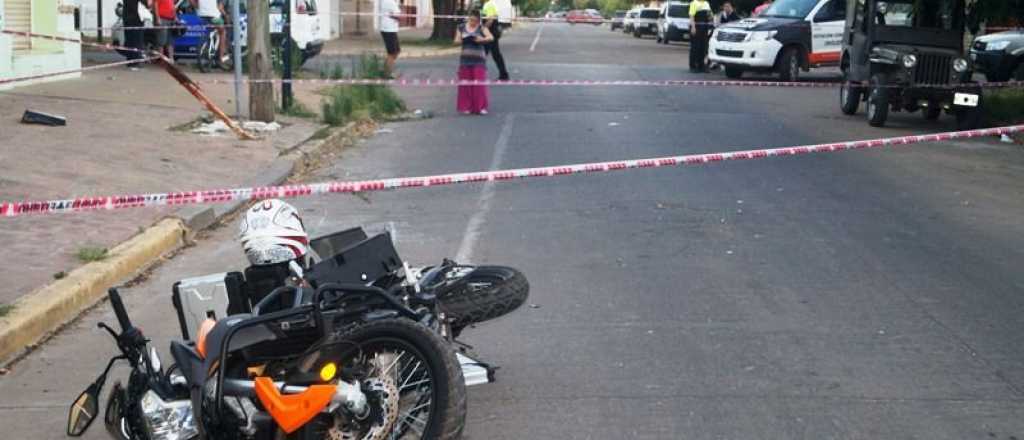 Un motociclista chocó contra dos árboles, cayó al canal y murió en Guaymallén