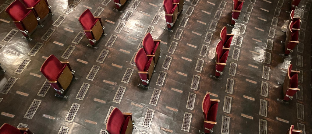 La impactante foto de una sala de teatro en Alemania en plena pandemia