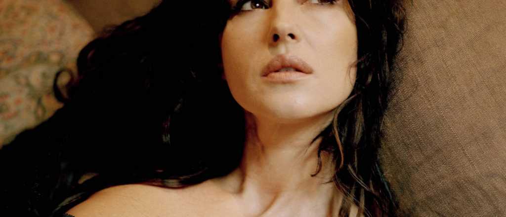 Mónica Belluci y un impactante desnudo en la TV