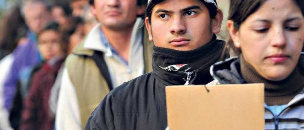 La motosierra de Milei redujo en 450 mil los aportantes a la seguridad social