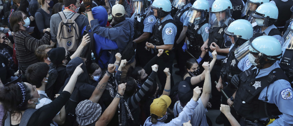 Video: una mujer en silla de ruedas apu&ntilde;al&oacute; saqueadores en EE.UU.