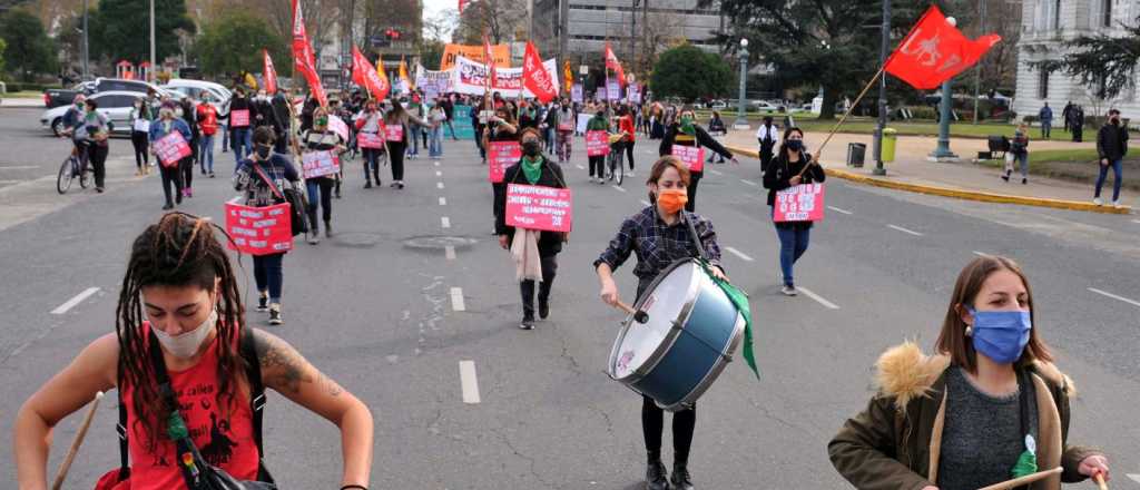 Mujeres marcharon por el "Ni una Menos" en varias ciudades del país