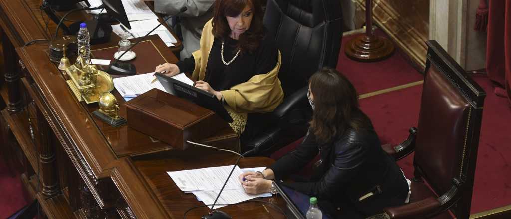 Senadores opositores analizan si es v&aacute;lida la sesi&oacute;n de ayer