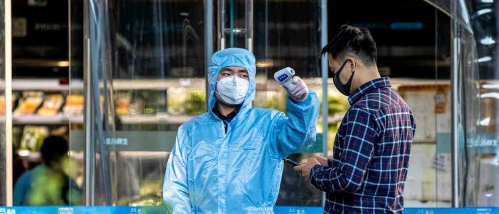 Beijing salió de la emergencia, pero mantendrá el control de extranjeros