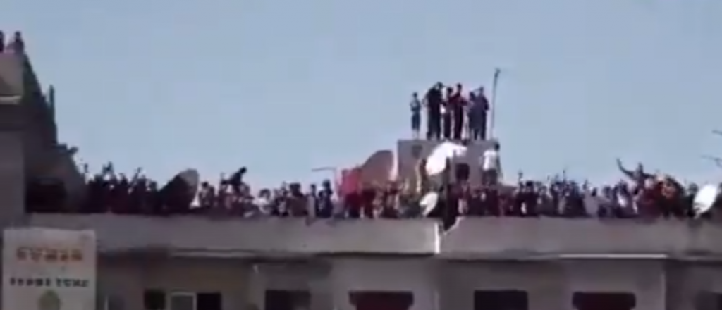 Siria: el partido se jugó sin público pero los hinchas lo vieron desde los techos