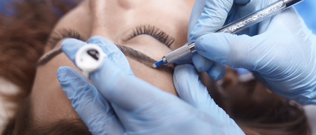 Qu&eacute; es el microblading, la salvaci&oacute;n de las cejas finitas 