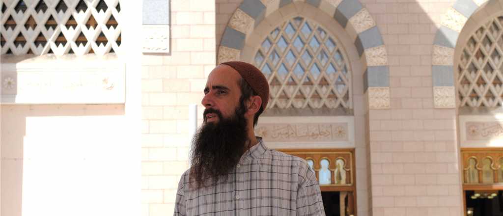 El periodista que le dio la espalda al éxito y se convirtió al islam