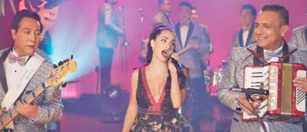 Lali estren&oacute; video cantando cumbia y revolucion&oacute; las redes