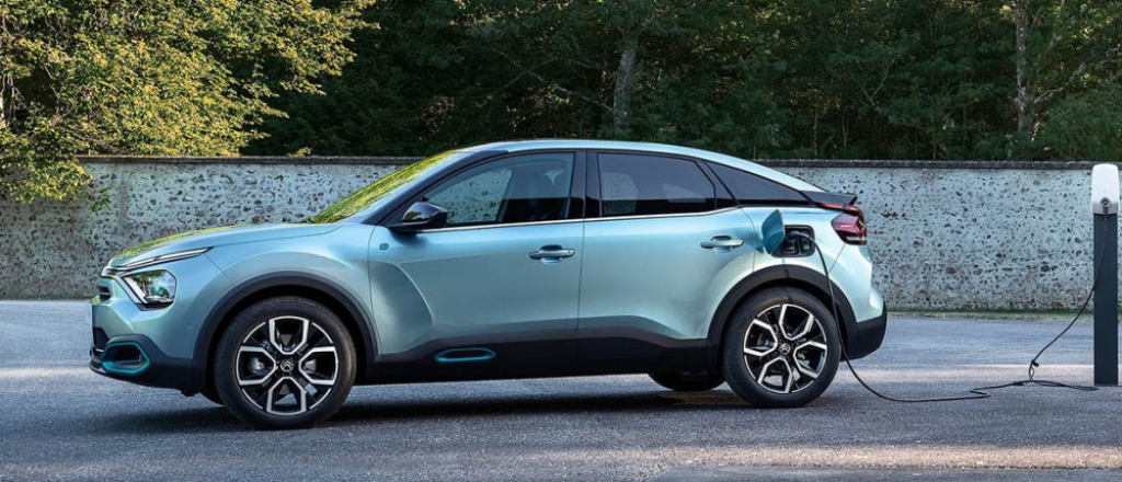 Citroën presentó el nuevo C4 con versión eléctrica y de combustible