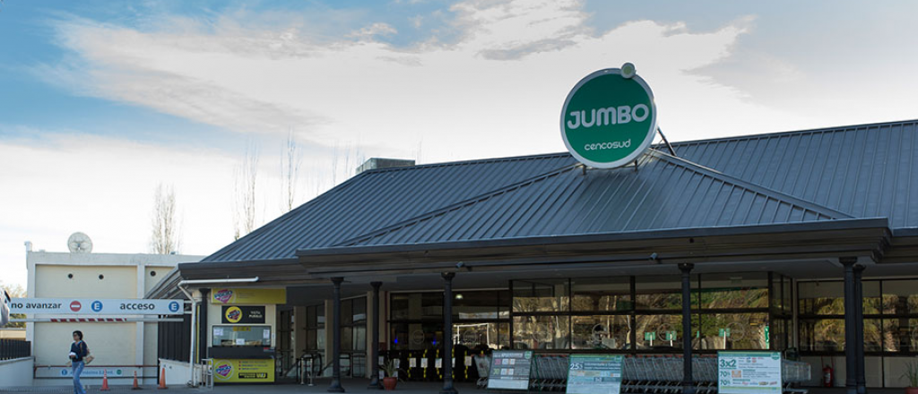 Unos 100 empleados del Jumbo piden que les hagan el hisopado