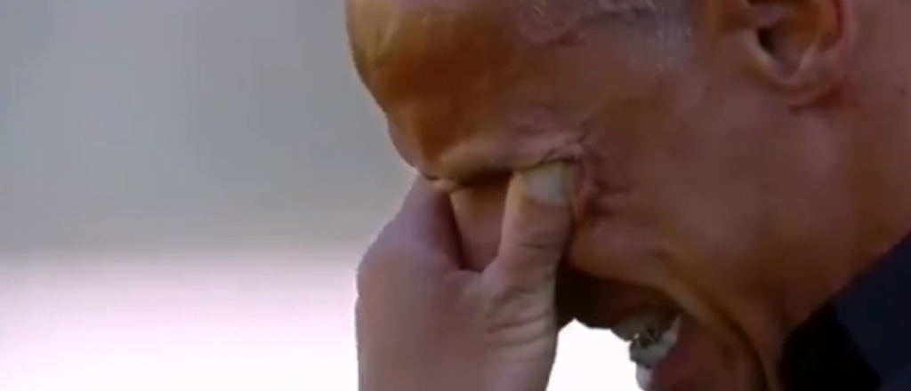 Desconsolado llanto de un técnico italiano que perdió a su madre por Covid-19