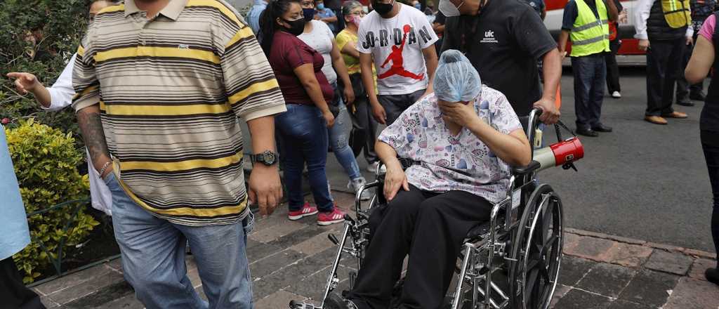 Terremoto de 7,5 grados afectó a México y hay alerta de tsunami 