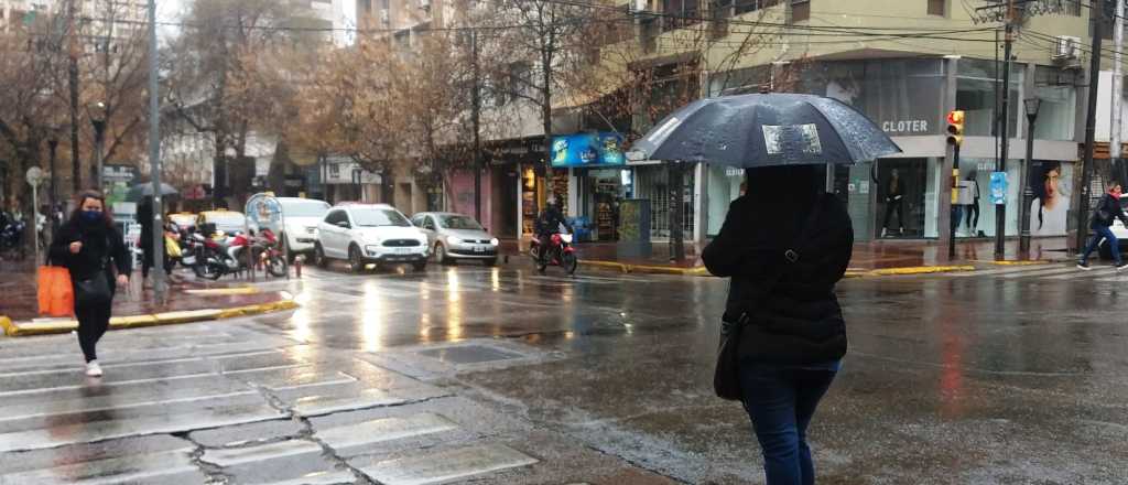 Martes frío y lluvioso en Mendoza y anuncian la primera nevada del año
