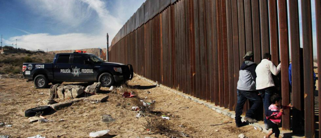 México celebra decisión de Biden de suspender la construcción del muro