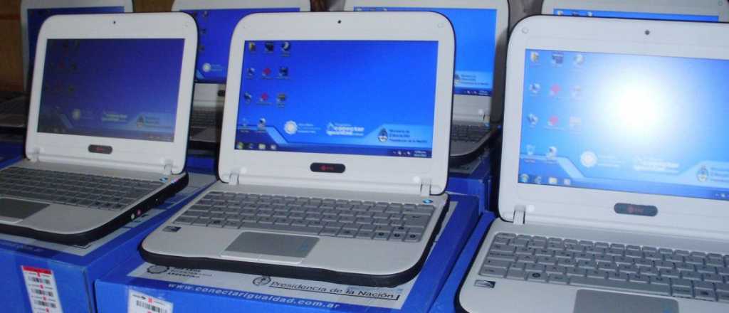 Proyectan entregar 350 mil computadoras a alumnos y dar cr&eacute;ditos a docentes