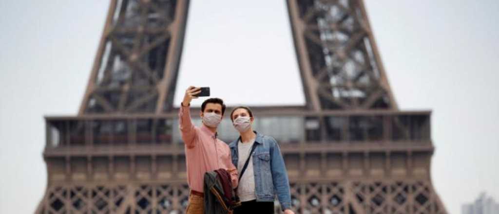 Tras 104 días cerrada y pérdida millonarias, reabre la Torre Eiffel 