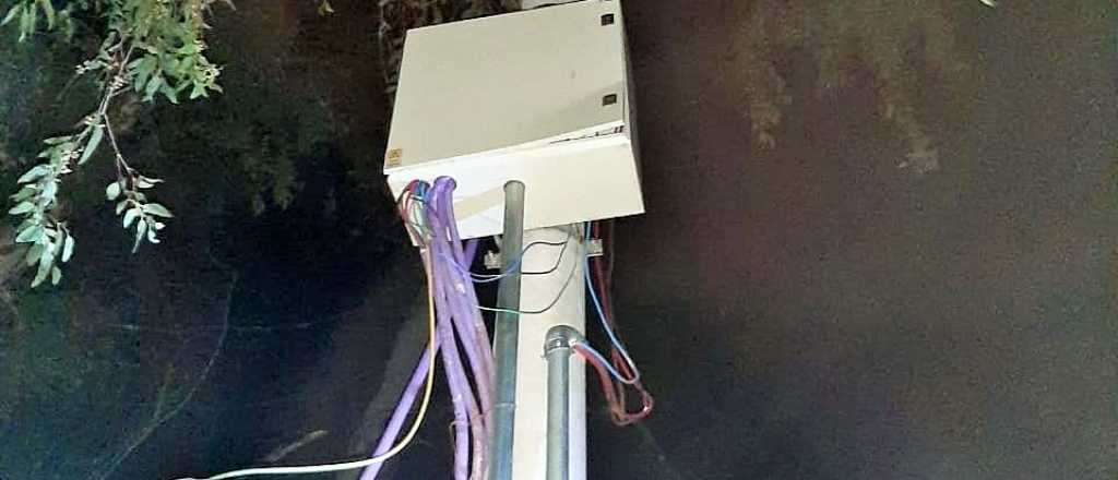 Otra vez robaron los cables de la iluminación led de la Costanera
