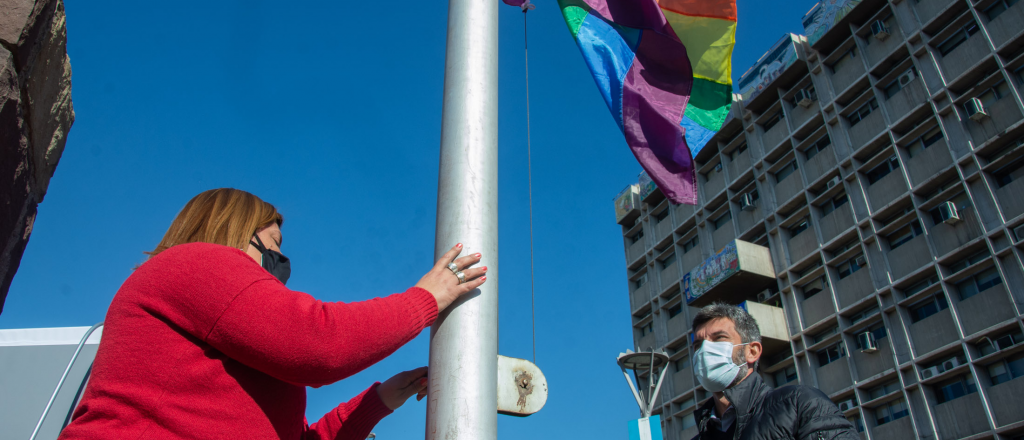 Izaron la bandera de la Diversidad en la Municipalidad de Mendoza