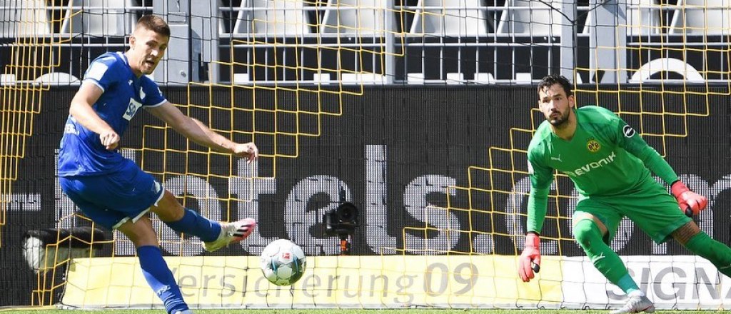 Kramaric le metió cuatro goles al Dortmund, pateó un penal al revés y es furor