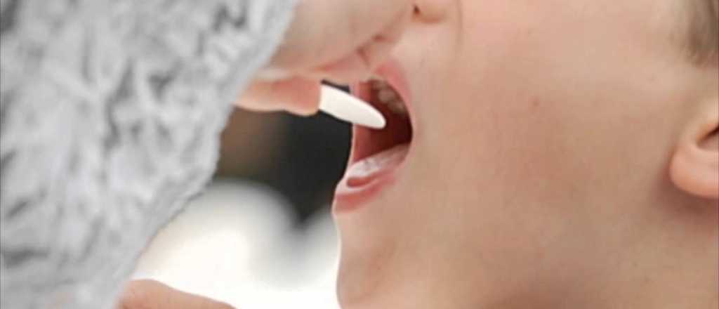 Taussig respondi&oacute; a los feligreses que quieren recibir la hostia en la boca