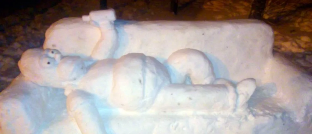 Hicieron un Homero de nieve y es furor en Neuquén