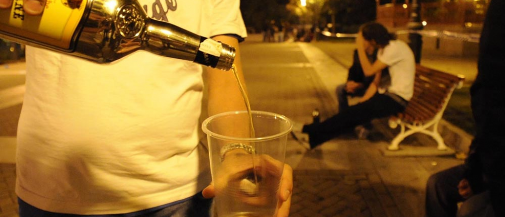 Dos jóvenes detenidos por reunirse a beber y romper el aislamiento, en Tunuyán