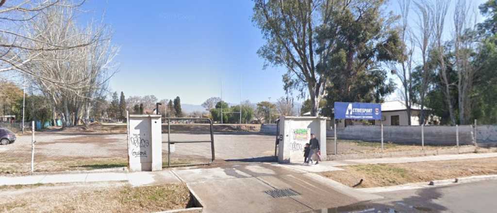 Video: dos ladrones robaron en la sede de la Unión de Rugby de Cuyo