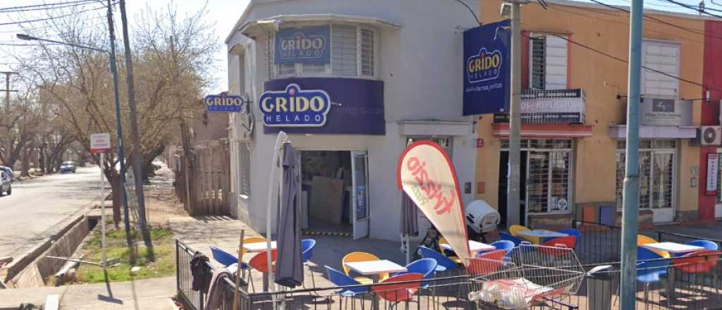 Video: delincuentes robaron en una conocida heladería de Godoy Cruz