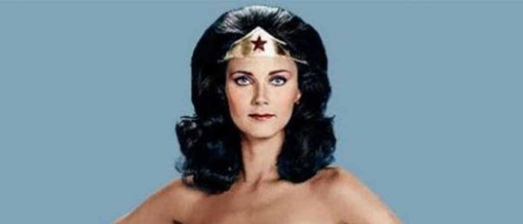 Mujer Maravilla: del short con estrellas al enterito metalizado