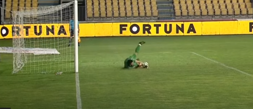 Video: patearon un penal tres veces y no pudieron convertir