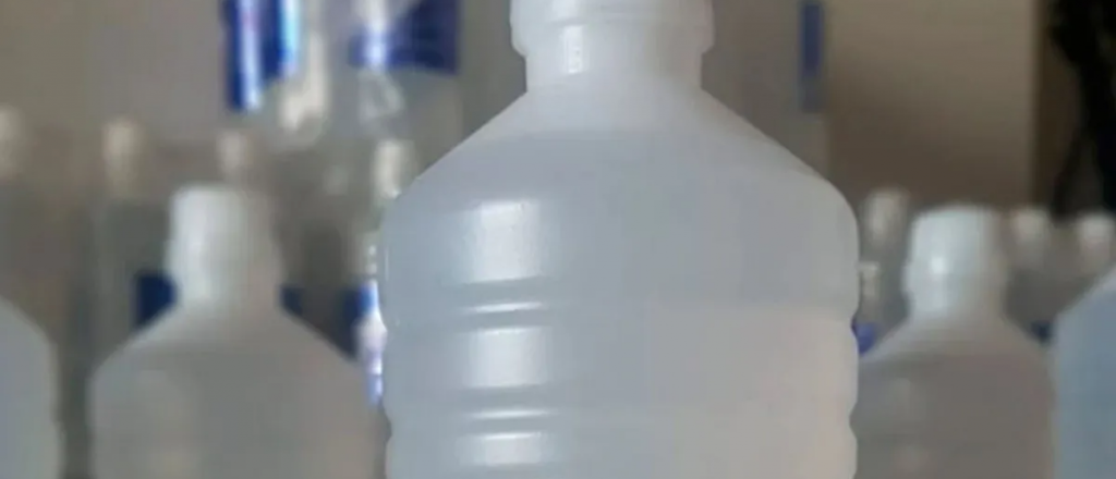La ANMAT prohibe la venta de un alcohol etílico y un kit purificador de agua