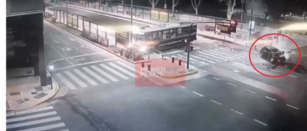 Video: conducía ebrio y chocó contra un colectivo en CABA