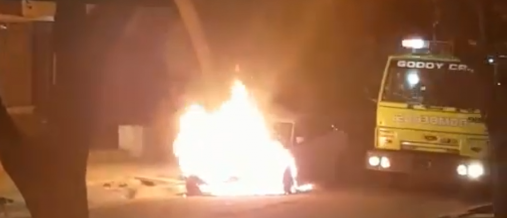 Incendiaron un auto en el barrio Trapiche y denuncian guerra de mafias