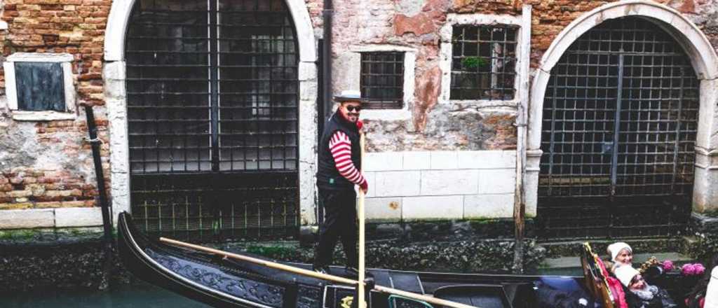 Ins&oacute;lito cambio para el transporte en g&oacute;ndolas por Venecia