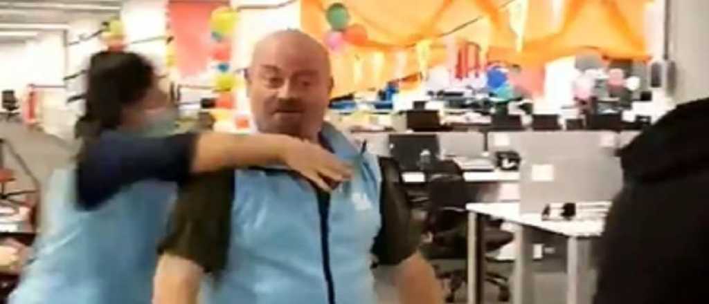 Un funcionario de CABA fue filmado incumpliendo todas las normas de higiene
