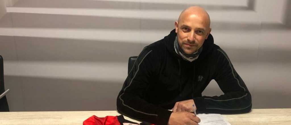 Renzo Vera firma nuevo contrato con Gimnasia de Mendoza