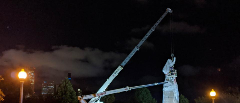 Retiraron dos estatuas de Colón en Chicago
