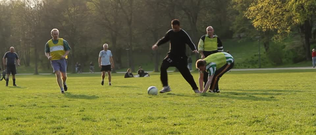Polic&iacute;a recibi&oacute; pi&ntilde;as y mordidas por querer frenar un "picadito" en San Rafael