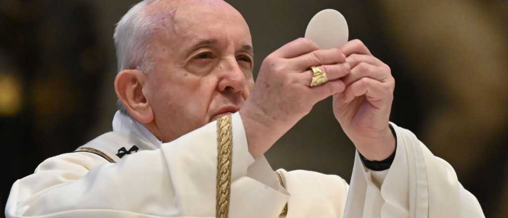 Pandemia vs hostia: el Papa ordenó cerrar un seminario de curas mendocinos