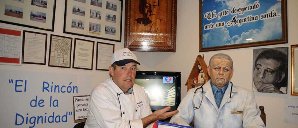 Una panader&iacute;a homenaje&oacute; a Favaloro con una escultura tama&ntilde;o real
