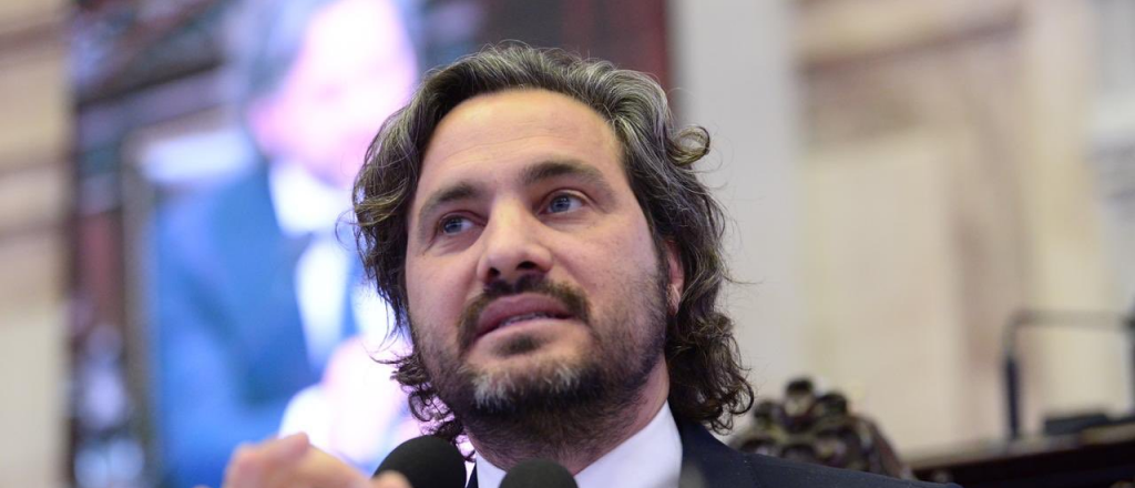 Cafiero atacó a Macri desde el exterior y tildó a Sanz de "marginal de la política"